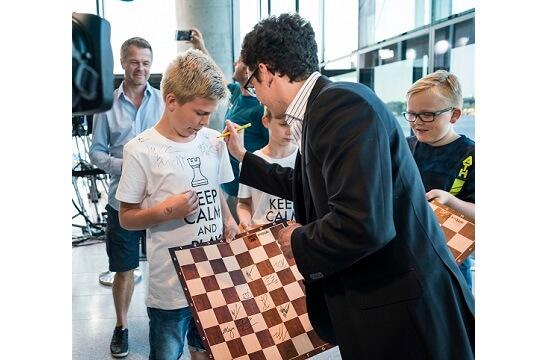 Fabiano Caruana vence o Norway Chess